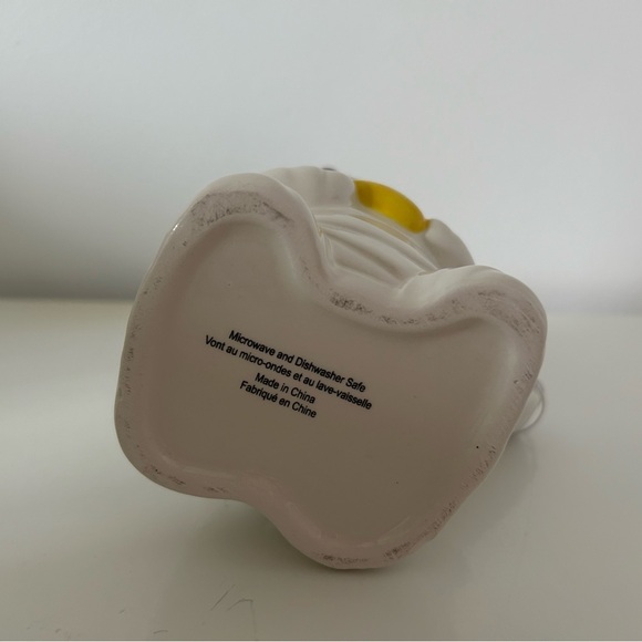 🖤New Halloween Mummy Girl Holding Candy Corn Hand Painted Ceramic Mug🎃 - Picture 5 of 7